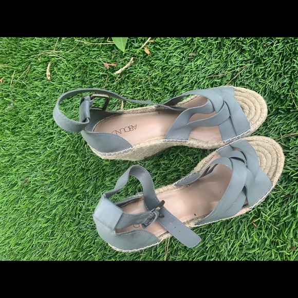 Abound Gray Wedges - Picture 2 of 3